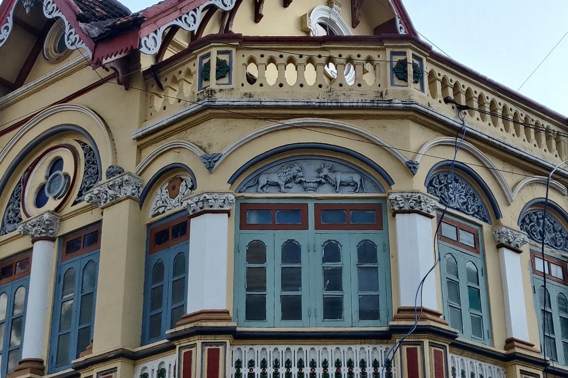 An Animal Safari with South Bombay’s Architecture